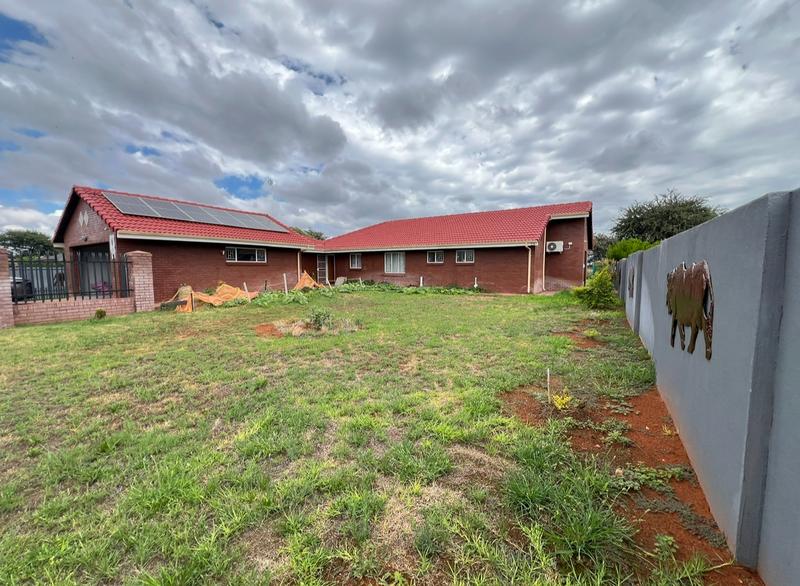 To Let 4 Bedroom Property for Rent in Kathu Northern Cape